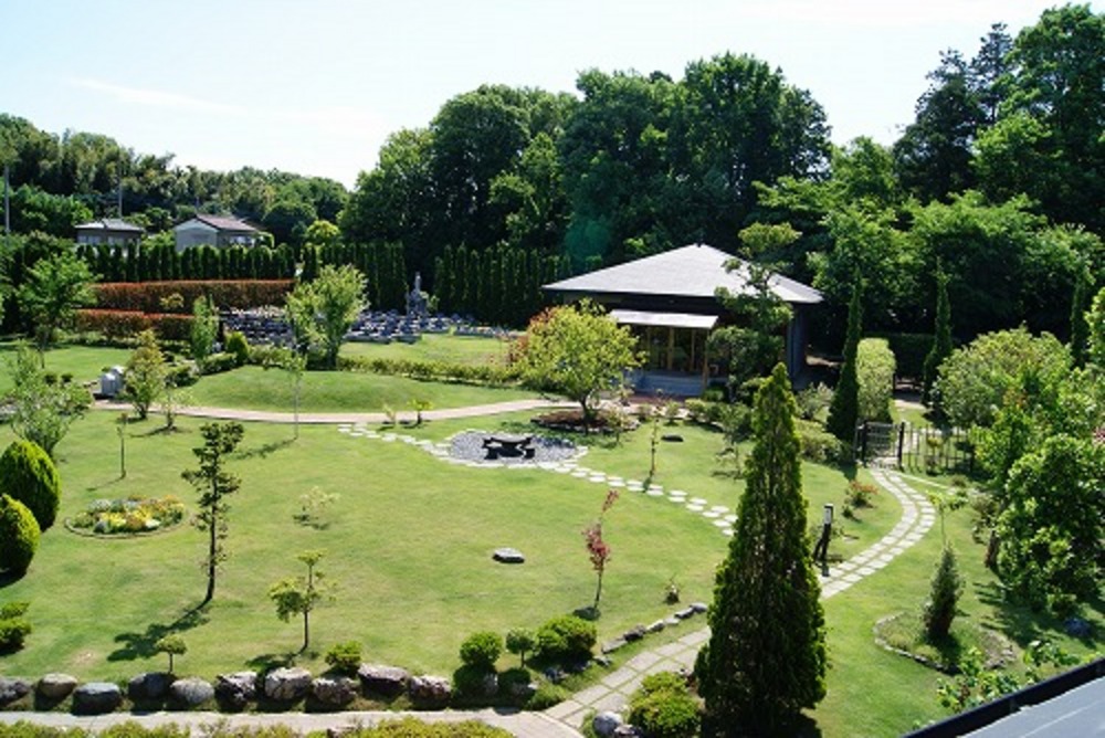 夏の霊園全景1